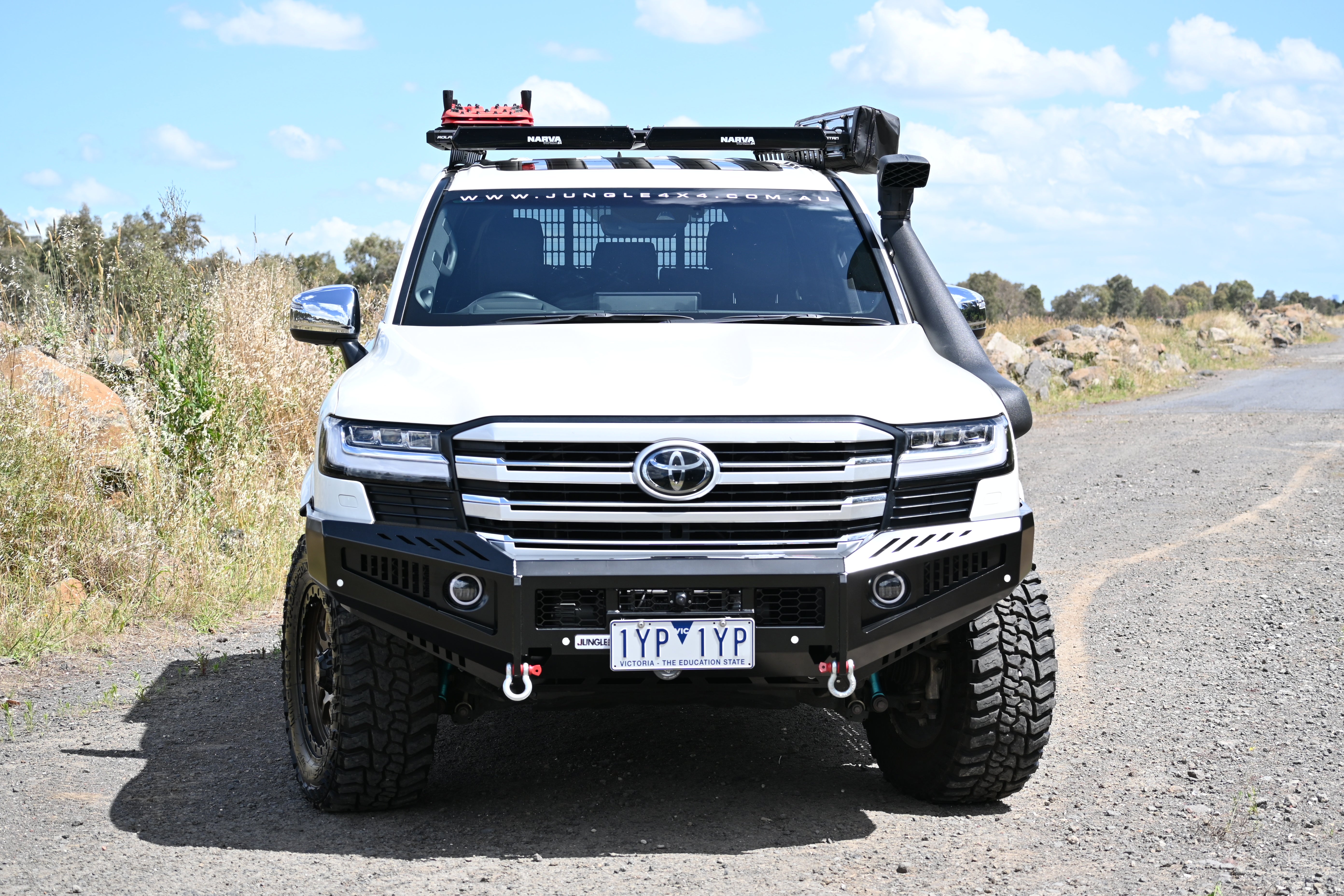 Loopless Sports Bull Bar – Fitted