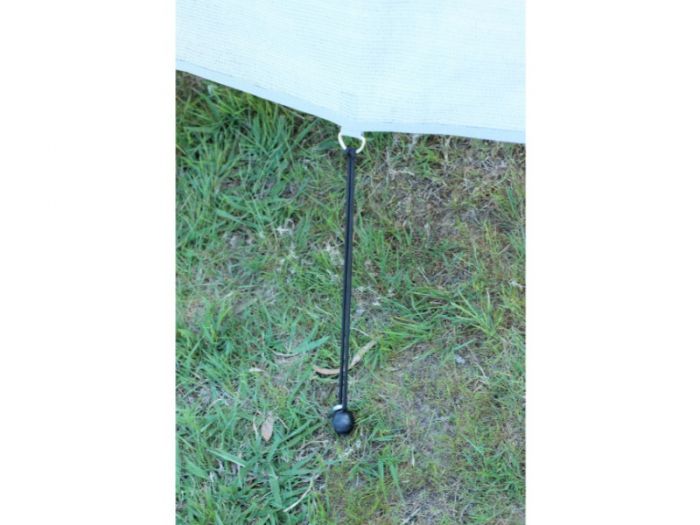 CAMEC PRIVACY SCREEN 3.7 M X 1.8 M WITH ROPES AND PEGS