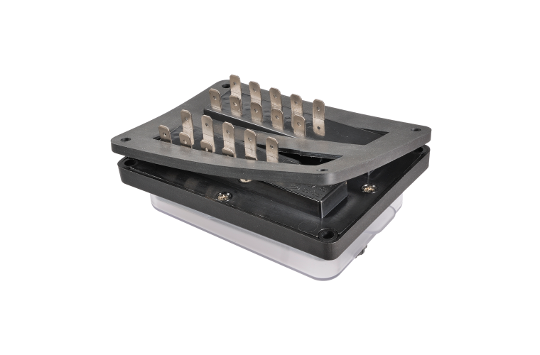 10-WAY WEATHERPROOF STANDARD ATS BLADE FUSE (Blister pack of 1) - Trek Hardware