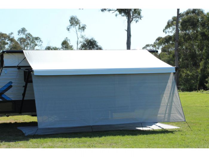 CAMEC PRIVACY SCREEN 3.7 M X 1.8 M WITH ROPES AND PEGS